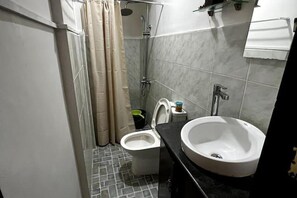 Bruser, gratis toiletartikler, hårtørrer, håndklæder