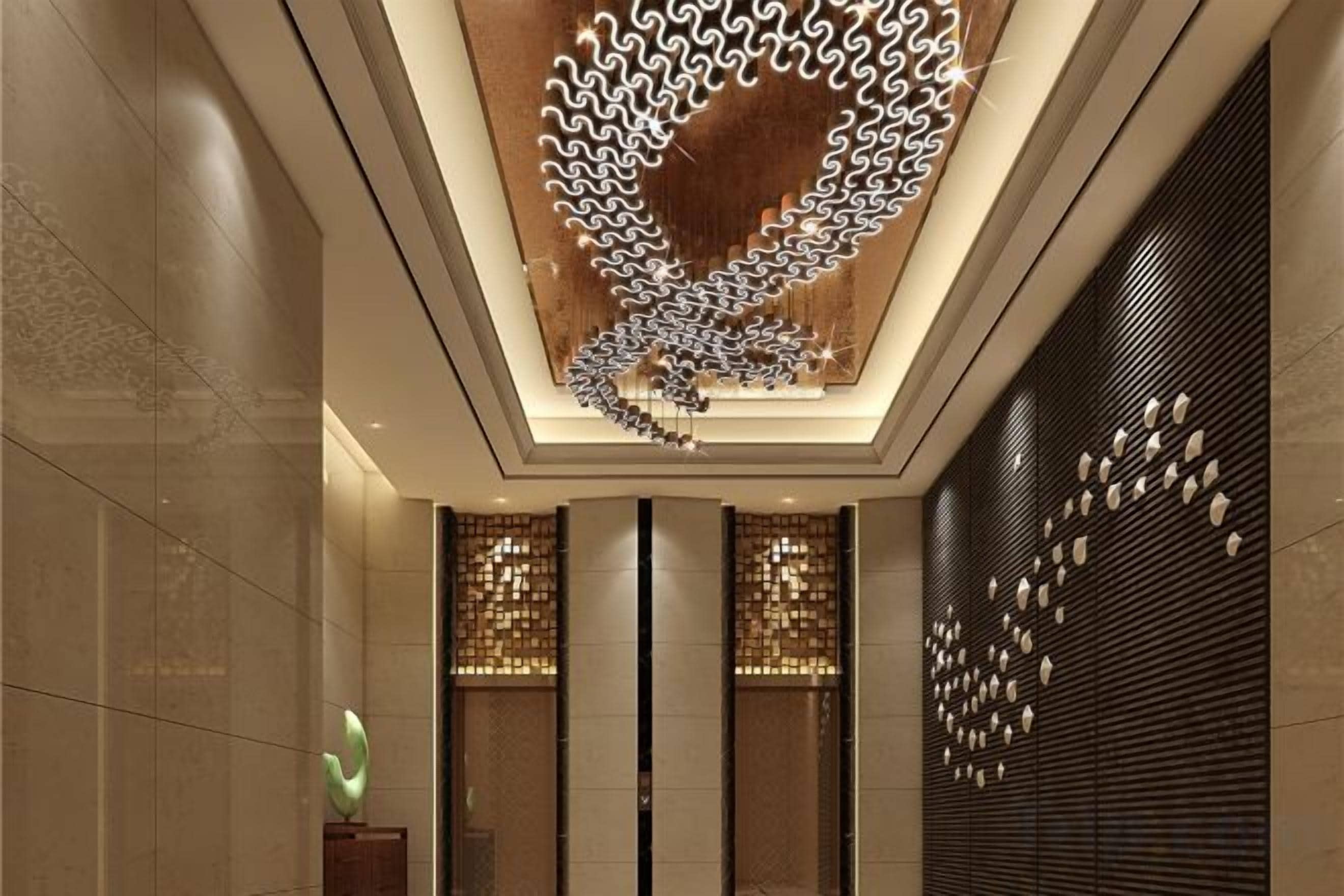 Un intérieur moderne avec un design de plafond original, des luminaires verticaux et des panneaux muraux à motifs.