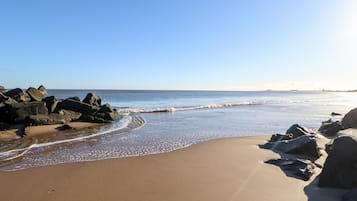 Pantai di sekitar