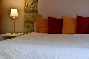 2 bedrooms, internet - Apartamento com 2 Quartos Varanda e Vista rio 3º Andar (Porto)