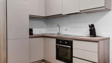 Superior Studio Suite | Private kitchen | Full-sized fridge, microwave, oven, cookware/dishes/utensils