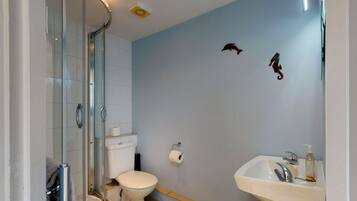 Sèche-cheveux, serviettes fournies