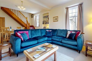 TV - Rhos Cottage - Two Bedroom Cottage, Sleeps 4 (Conwy)