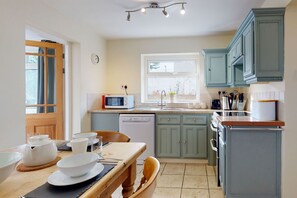 Fridge, oven, dishwasher, toaster - Rhos Cottage - Two Bedroom Cottage, Sleeps 4 (Conwy)