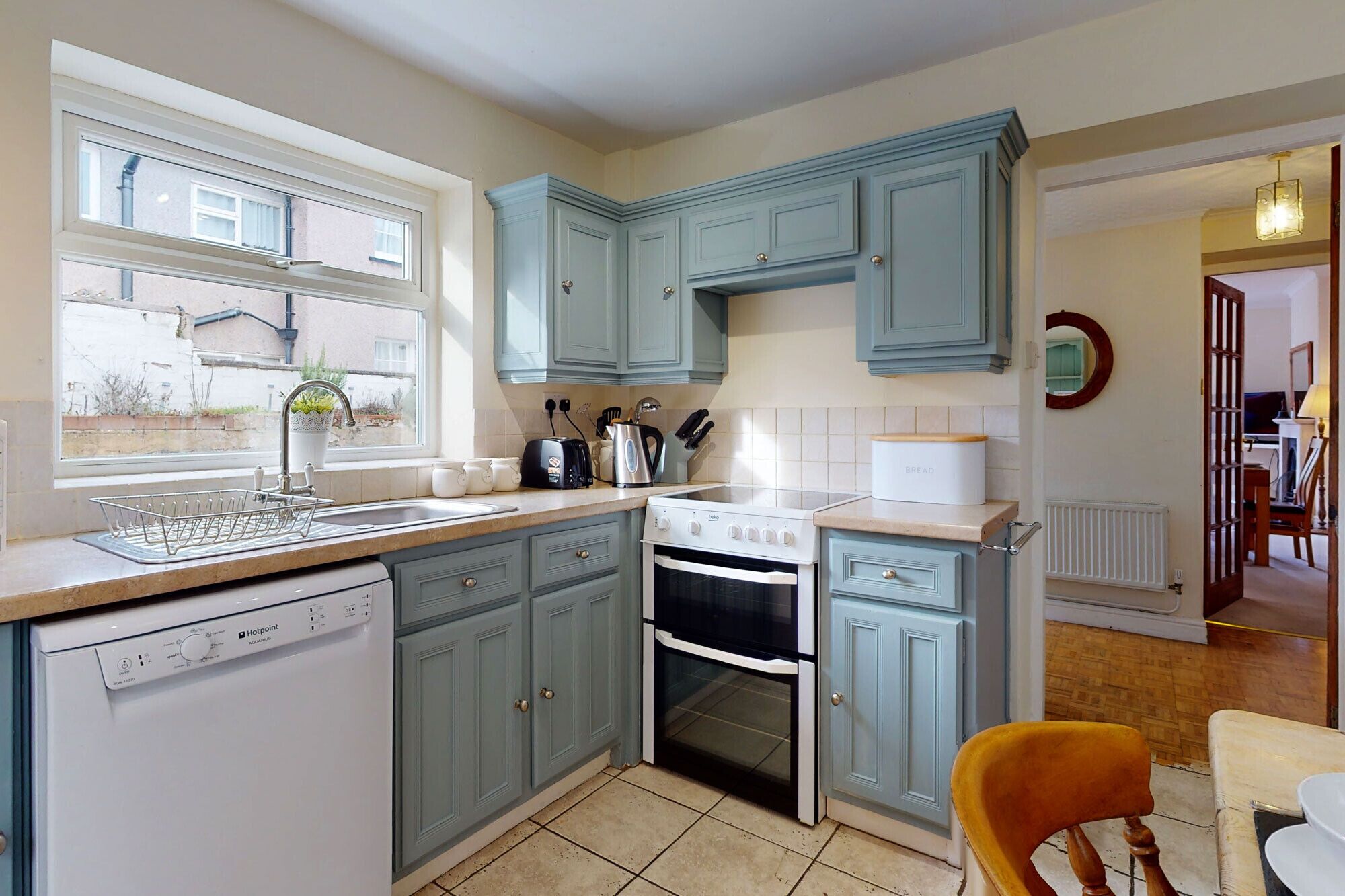 Réfrigérateur, four, lave-vaisselle, grille-pain