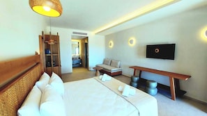 Superior Suite Private Pool | Ropa de cama hipoalergénica, caja fuerte, decoración individual