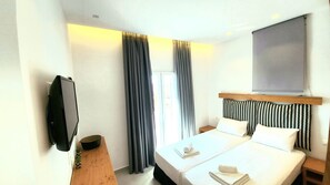 Hypo-allergenic bedding, in-room safe, individually decorated - PRIVILEGE HOUSES (Mykonos)