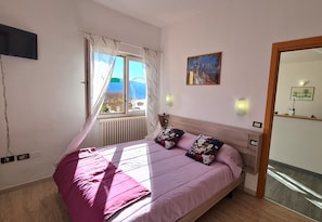 3 bedrooms, free WiFi, bed sheets - Casa Elka Patio 5 Lake view (Tremosine)