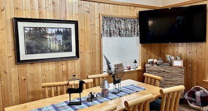 Cabin sleeps 16- only 10 minutes from Wasatch Mountain Uintas National Park