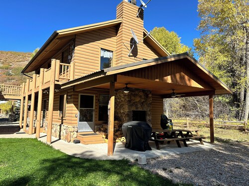 Cabin sleeps 16- only 10 minutes from Wasatch Mountain Uintas National Park