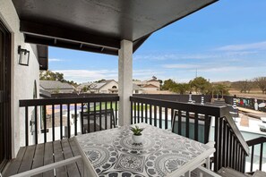 Outdoor dining - Luxury Fun Zone Home (Mesa)