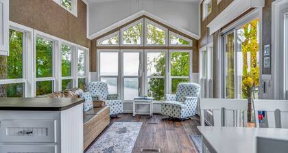 Paradise Point- Sleeps 2 HOT TUB