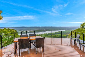 Outdoor dining - Paradise Point- Sleeps 2 HOT TUB (De Soto)