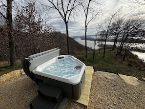 Outdoor spa tub - Paradise Point- Sleeps 2 HOT TUB (De Soto)