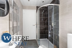 Casa básica, baño privado | Baño