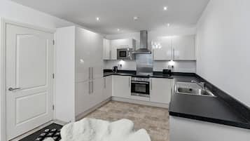 Apartment | Private kitchen | Full-sized fridge, microwave, oven, stovetop