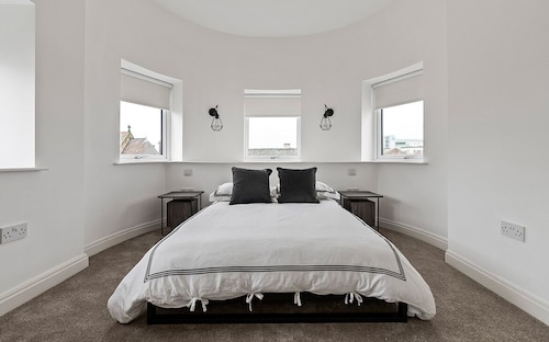 Mode Winter Garden Apartments
