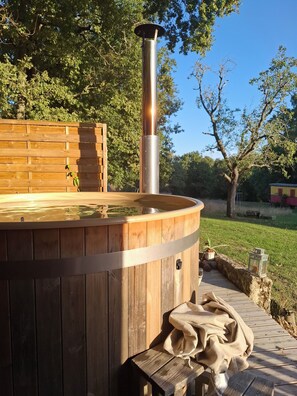 Bain à remous extérieur