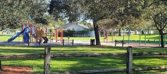 Cozy Getaway 5 Min Walk to Parks