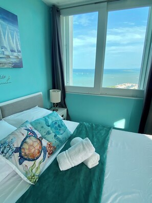 2 chambres, fer et planche à repasser, Wi-Fi, draps fournis