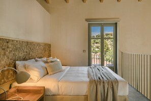 Supreme Sea Front Villa with Private Plunge Pool | Két bảo mật tại phòng, trang trí khác biệt 