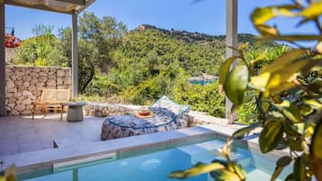 Honeymoon Villa with Private Plunge Pool | Terrasse/patio
