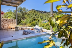 Honeymoon Villa with Private Plunge Pool | Terrasse/Patio