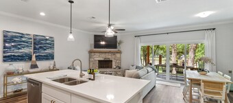 24 Guest Lake Front, Hot Tub, Jet Ski, Boat Rental