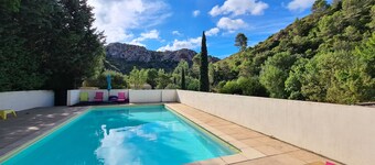 Cosy, split level apartment with River views, perfect for 2