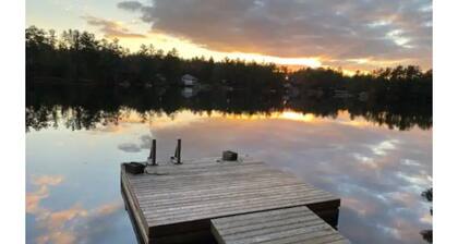 Waterfront cottage @ Muskoka Pines kayaks/ fireplace /bbq/firepit