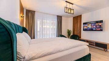 Deluxe Suite | 1 bedroom, desk, soundproofing, iron/ironing board