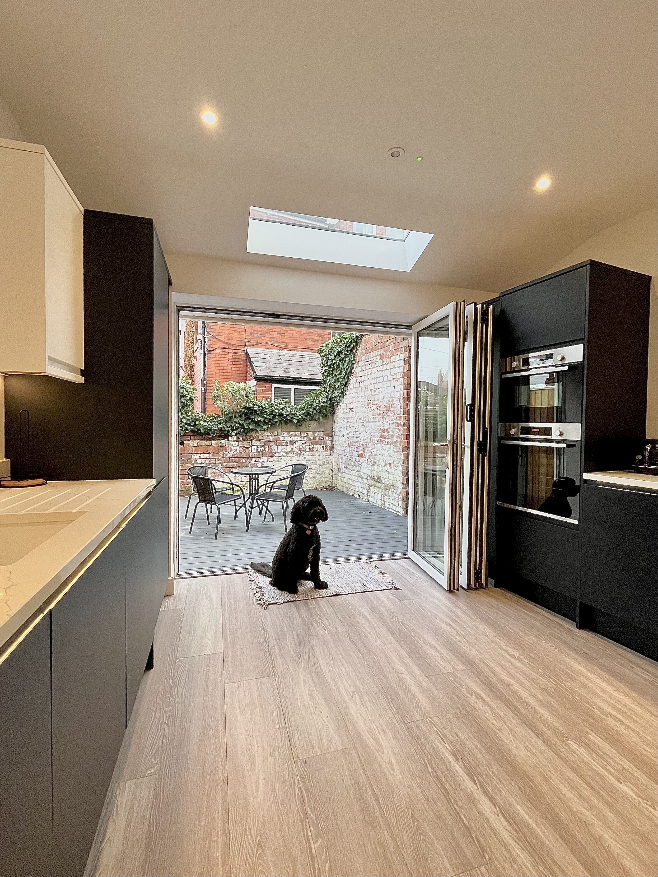 行政平房 | 私人廚房 | 大型雪櫃/冰箱、微波爐、焗爐、咖啡機/沖茶器