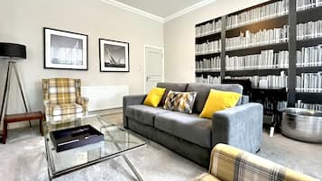 Apartemen Deluks | 1 kamar tidur, meja kerja, kedap suara, dan setrika/meja setrika