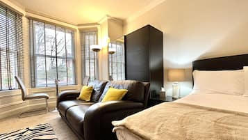 Apartemen Comfort | 1 kamar tidur, meja kerja, kedap suara, dan setrika/meja setrika