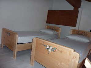1 bedroom, iron/ironing board, free WiFi - Studio in the attic with car park (Ponte Arche)