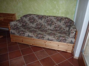 Living area - Studio in the attic with car park (Ponte Arche)