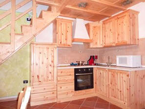 Fridge, microwave, oven, stovetop - Studio in the attic with car park (Ponte Arche)