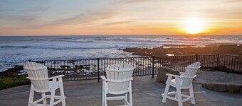 Oceanfront King l Jacuzzi | Newly Renovated | Rm 3