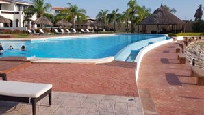 Kolam renang terbuka 