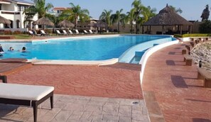 Outdoor pool - Condos Marina P (Mazatlán)