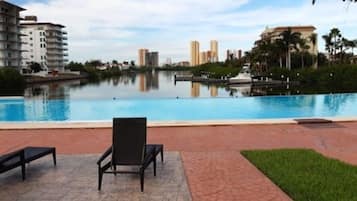 Alberca de natación o entrenamiento