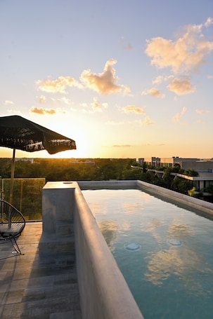 Outdoor pool, pool umbrellas, sun loungers