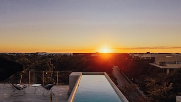 Outdoor pool, pool umbrellas, sun loungers