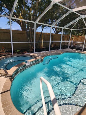 Piscine extérieure, piscine chauffée