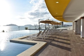 Comfort Condo | Terrace/patio