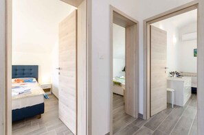 3 bedrooms, WiFi - Holiday home mit Pool und Klimaanlage (Drivenik)