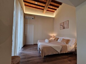 1 camera, una scrivania, ferro/asse da stiro, Wi-Fi gratuito