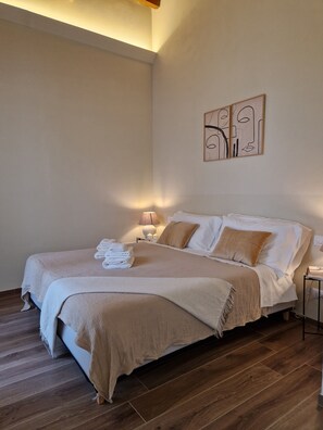 1 habitación, escritorio, tabla de planchar con plancha y wifi gratis 