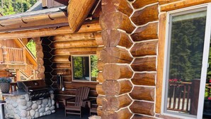 Terrace/patio - Black Forest Cabin • Near town and Stevens Pass (Leavenworth)
