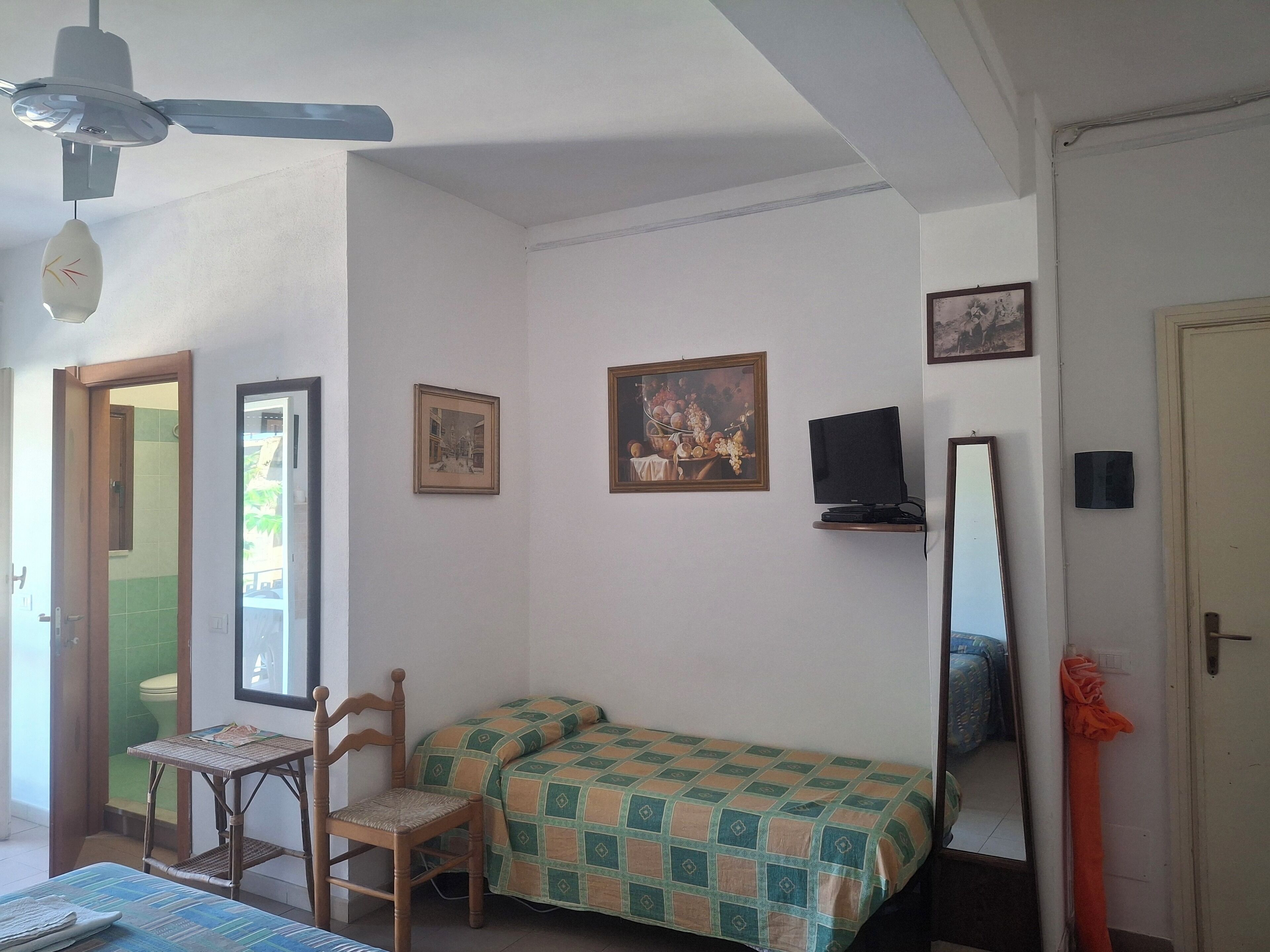 1 camera, Wi-Fi gratuito, lenzuola